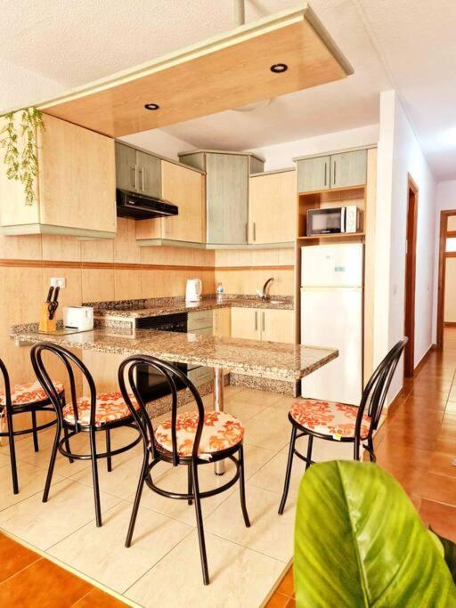 Comfortable Centrally Located Apartment Playa Fanabe Luaran gambar